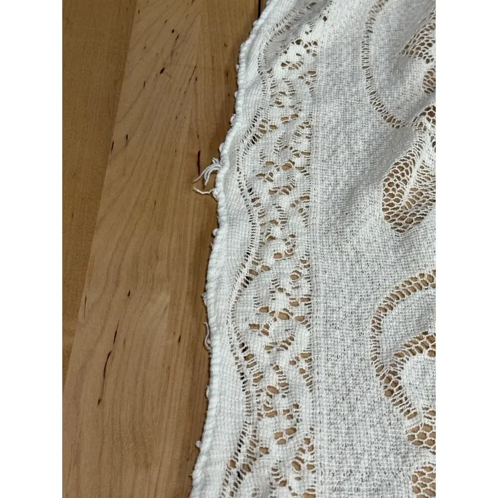 VINTAGE Lace Tablecloth Floral Cottagecore Farmhouse White Rectangular Cotton